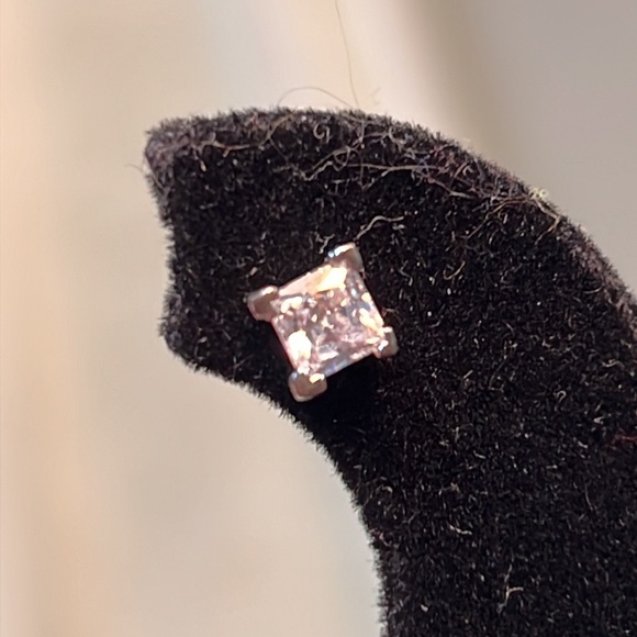 Hypo allergenic cubic zirconia diamond replacement screw back studs new 5 mm - Picture 1 of 6